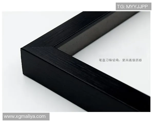 小罗足球明星客厅挂画装饰品为家增添运动气息与艺术魅力